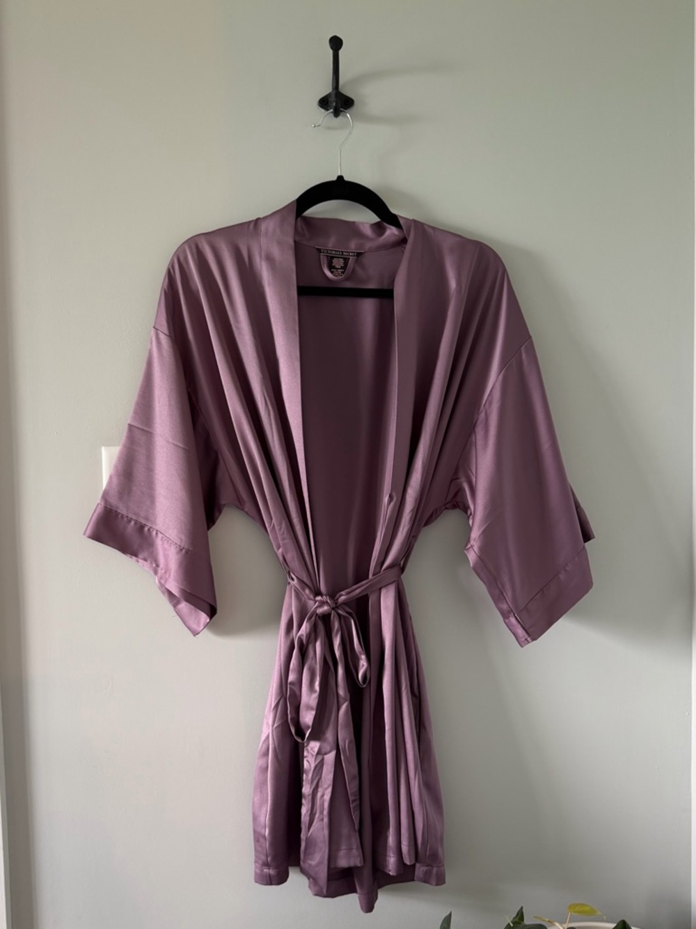 Victoria's Secret Lavender Satin Kimono Robe with Tie